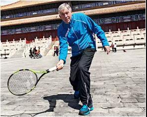 世界级网球大师带来不一样的教学理念 ! 前USTA、ITF球员发展总监Doug MacCurdy周四带来国际青少年前沿训练方法!